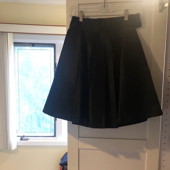 Black satin pleated skirt - Picture 2 of 2